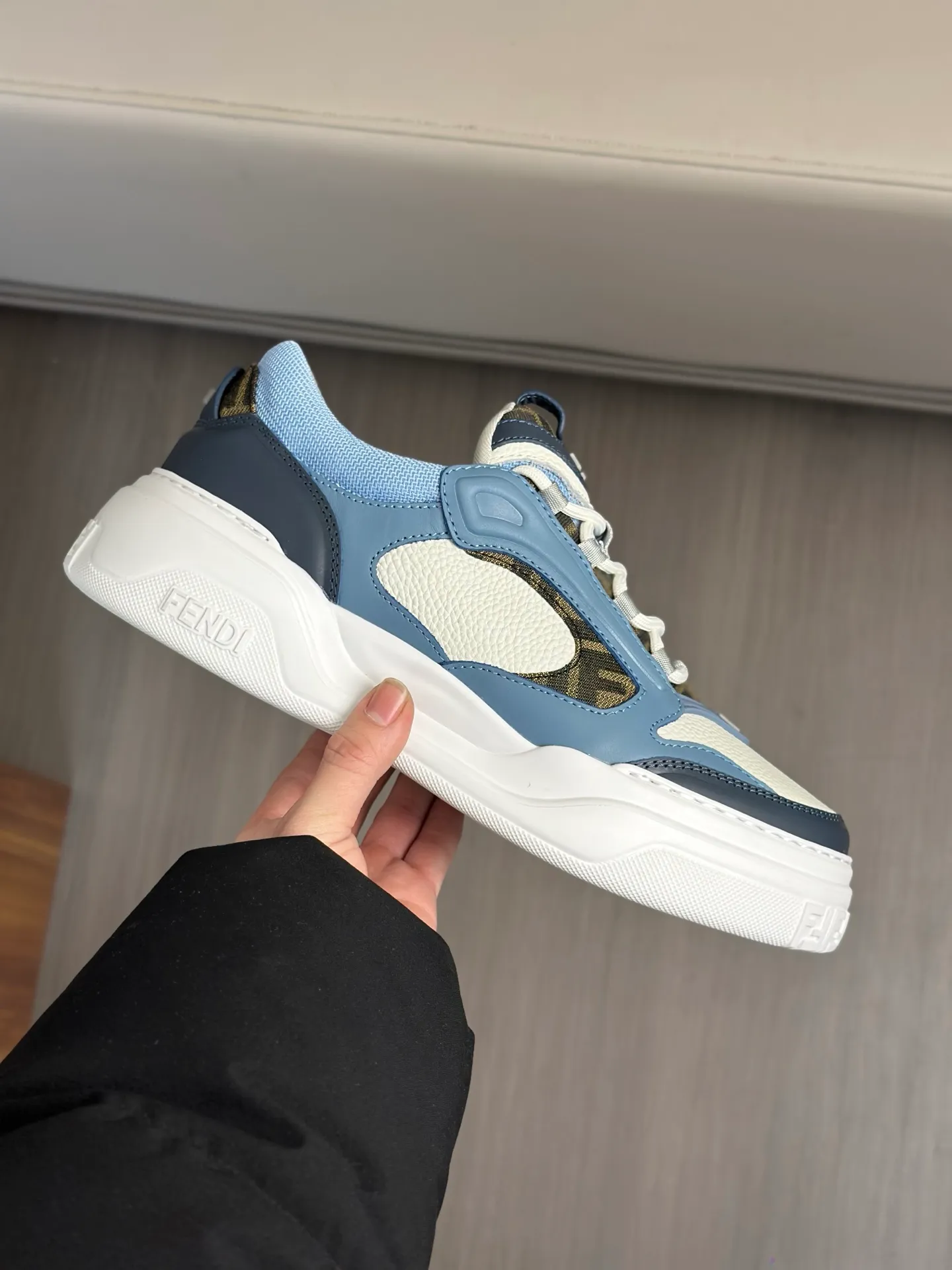 [FENDI] Fendi men's shoes 💰780💰 - High-end quality original casual sports shoes - Upper: Nappa calfskin, pebbled calfskin, tongue and heel; injection molded brand logo plastic module - Lining: brand canvas - Outsole: ultra-light T men's shoes 💰R foam rubber; molded outsole - Super high quality control, fine workmanship: highlighted (high-end, luxury, grade) -Size :39-44 (38, 45, can be customized)